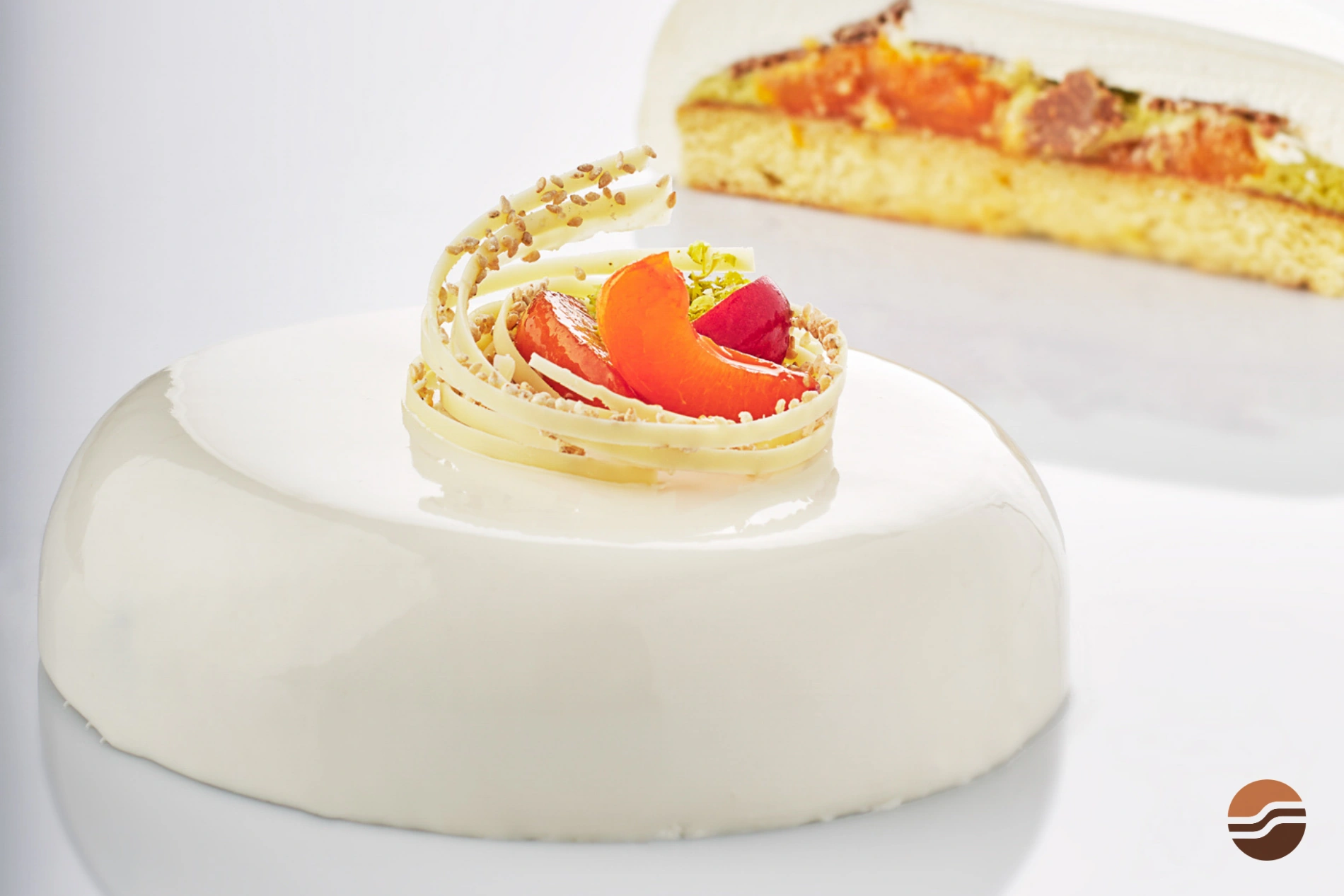 Tarta blanca con albaricoque - Formación en pastelería Cocobanana